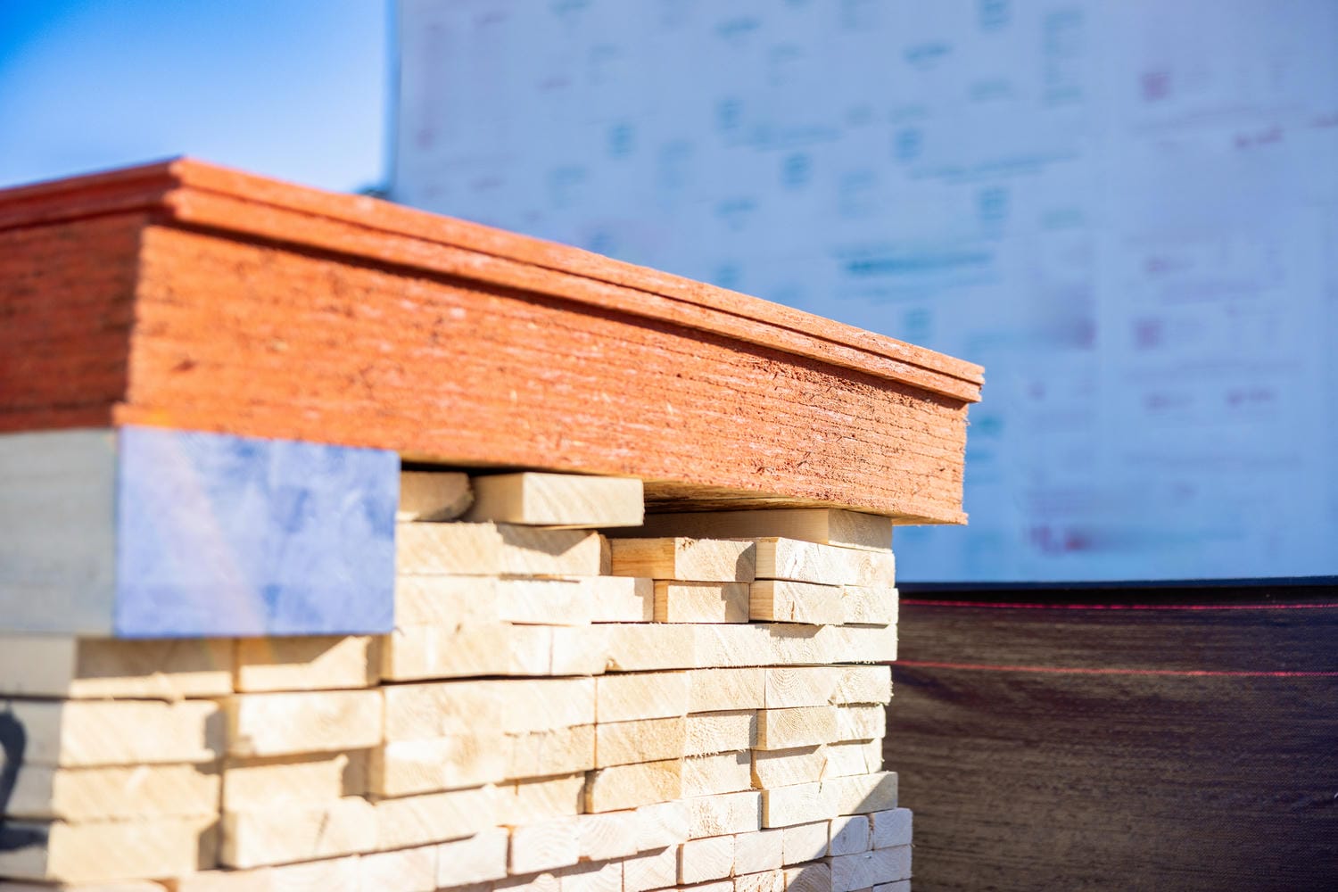 engineered-lumber-lvl-beam-dimensional-lumber-stack-jobsite
